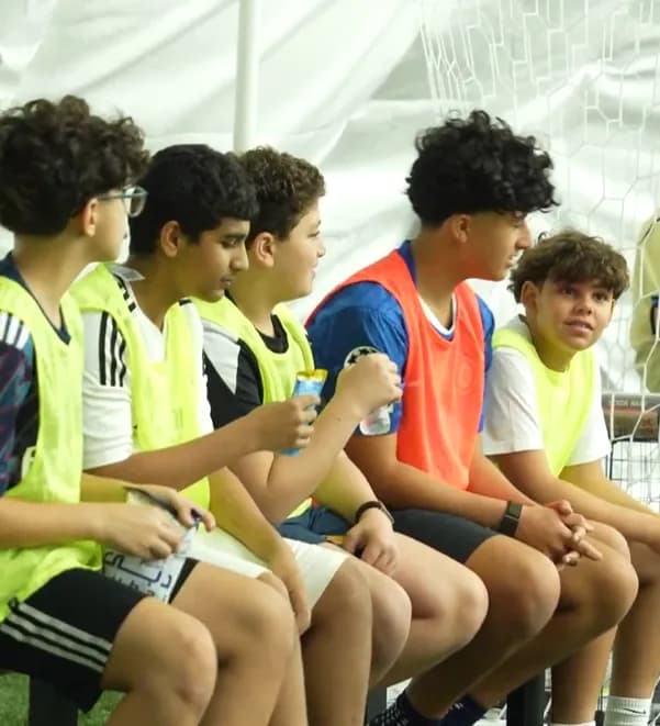 Players talking on the bench between games